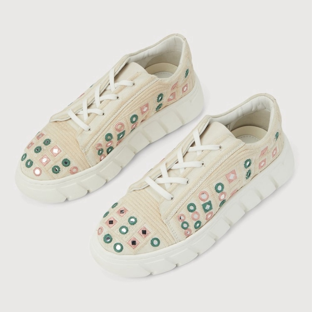 FREE PEOPLE Catch Me If You Can Mirror Crochet Sneakers White- Size 39 (US 8.5)